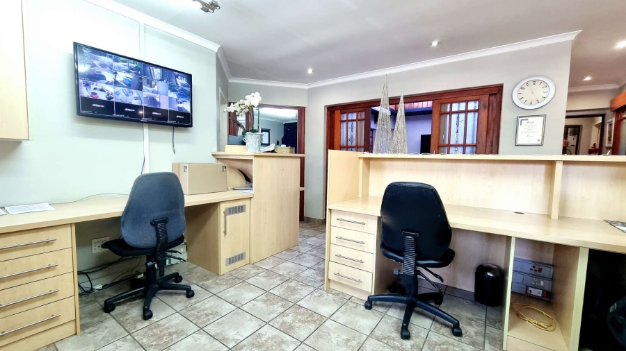 7 Bedroom Property for Sale in Sinoville Gauteng