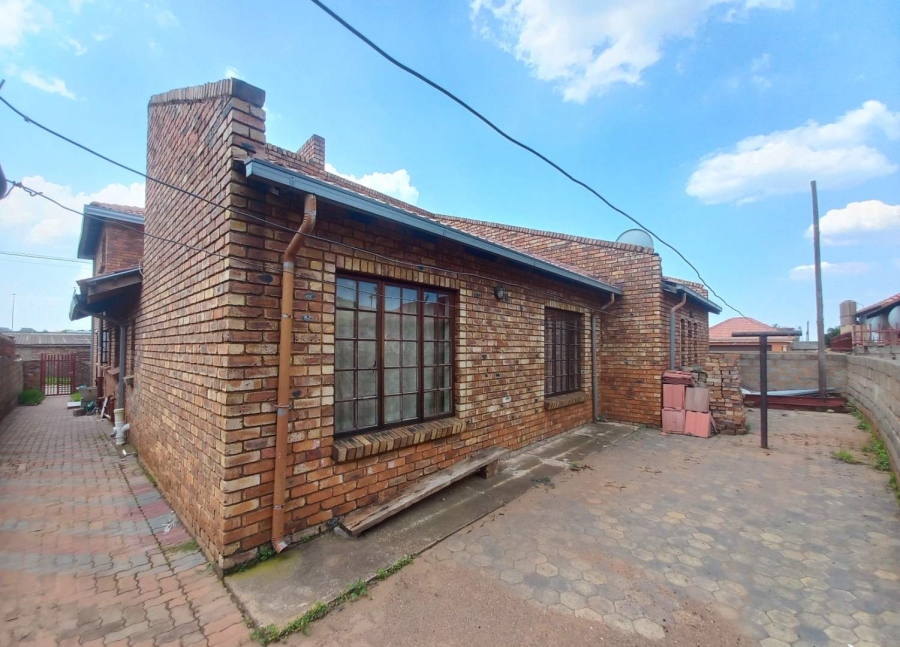 6 Bedroom Property for Sale in Atteridgeville Gauteng