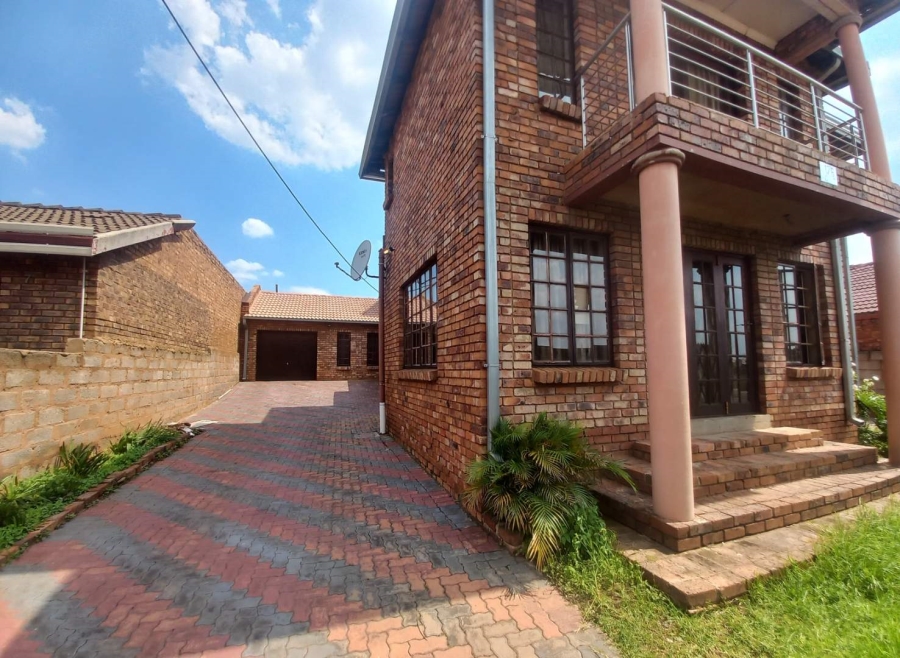 6 Bedroom Property for Sale in Atteridgeville Gauteng