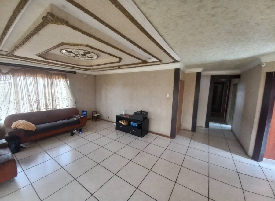 6 Bedroom Property for Sale in Atteridgeville Gauteng