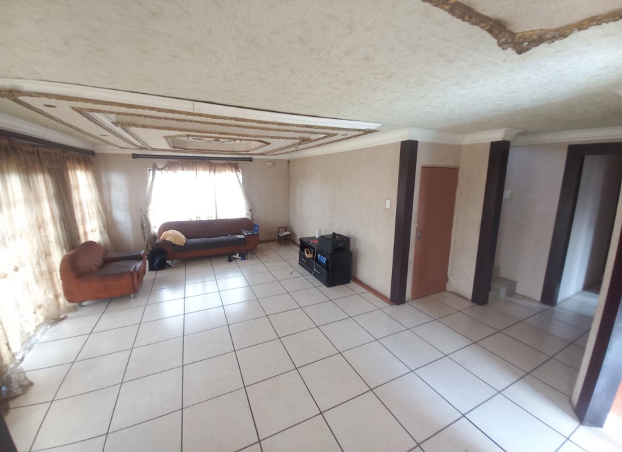 6 Bedroom Property for Sale in Atteridgeville Gauteng