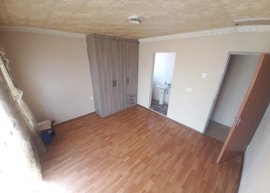 6 Bedroom Property for Sale in Atteridgeville Gauteng