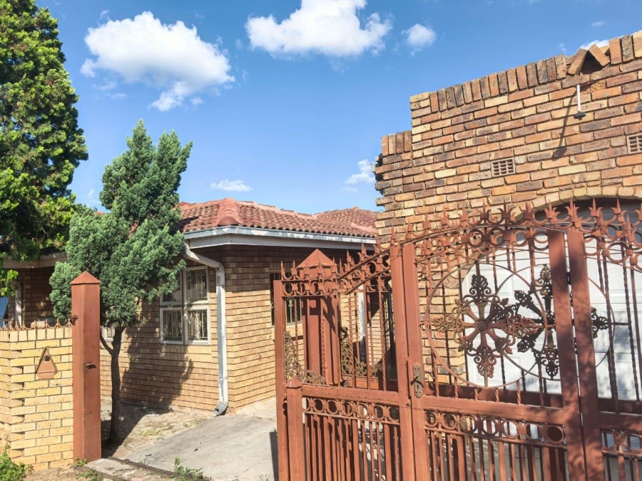 To Let 4 Bedroom Property for Rent in Soshanguve K Gauteng