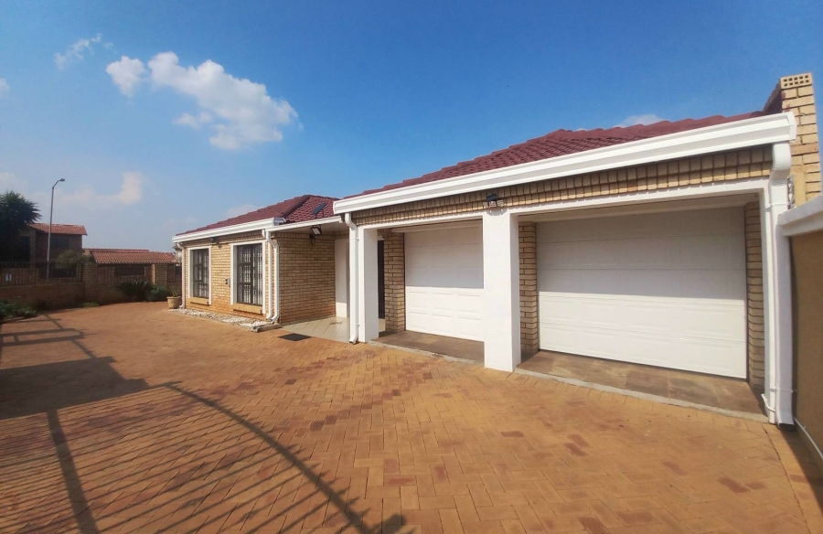 4 Bedroom Property for Sale in The Orchards Gauteng