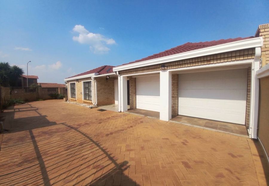 4 Bedroom Property for Sale in The Orchards Gauteng