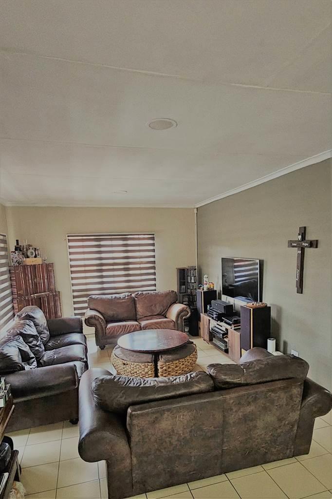 4 Bedroom Property for Sale in Faerie Glen Gauteng