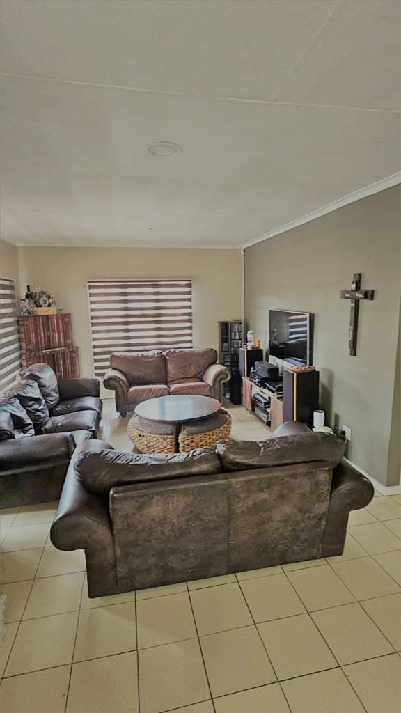 4 Bedroom Property for Sale in Faerie Glen Gauteng