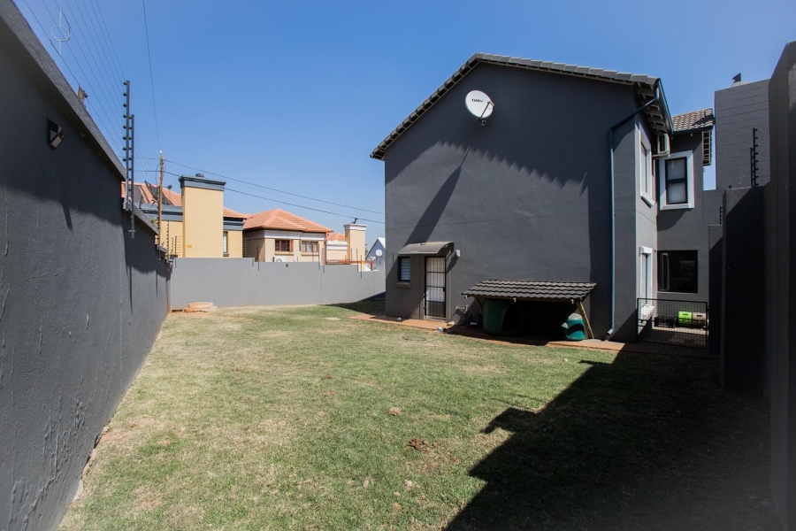 3 Bedroom Property for Sale in Faerie Glen Gauteng