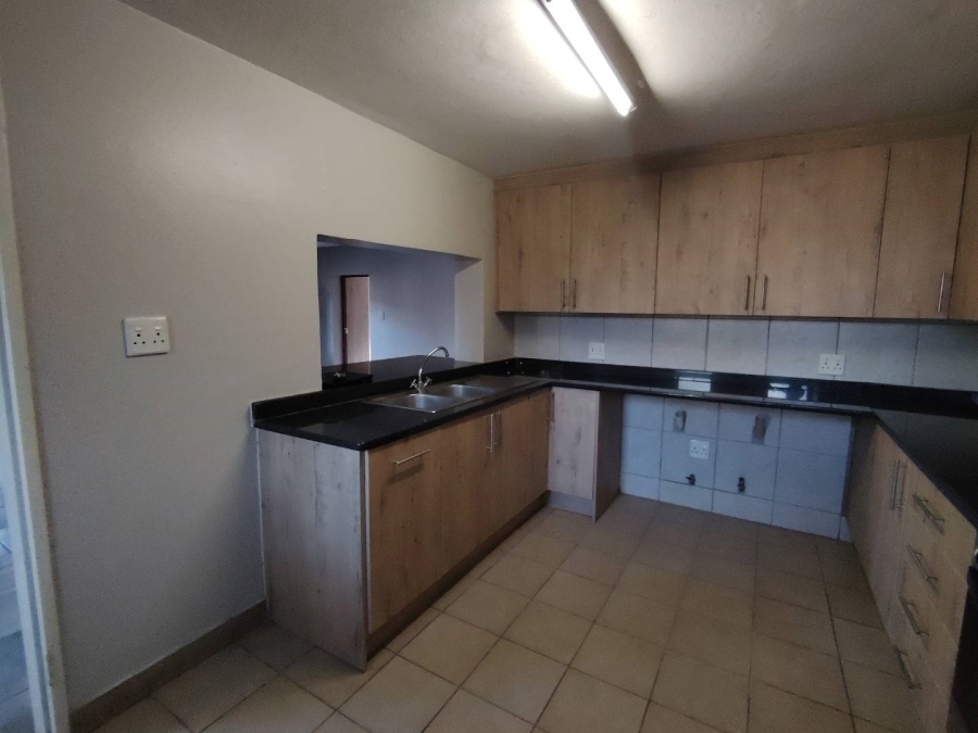 To Let 1 Bedroom Property for Rent in Eldoraigne Gauteng