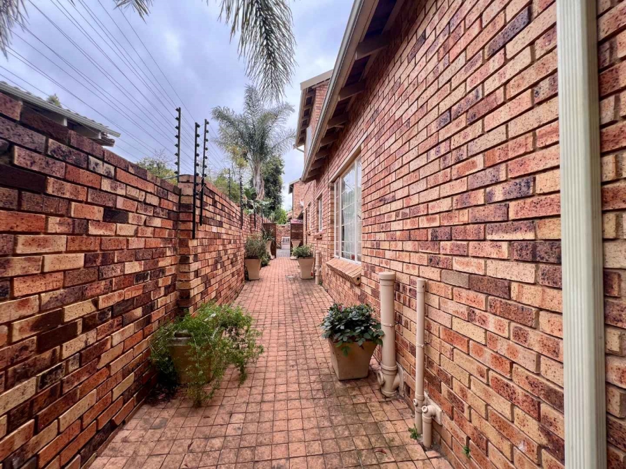 3 Bedroom Property for Sale in Radiokop Gauteng