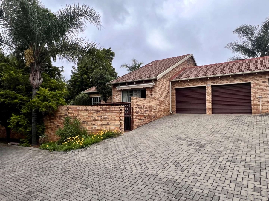 3 Bedroom Property for Sale in Radiokop Gauteng