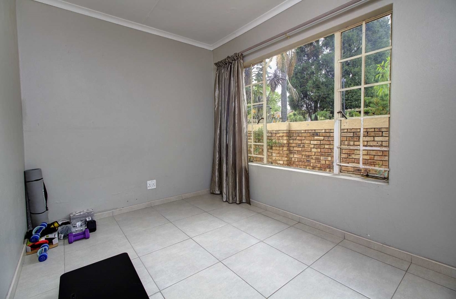 2 Bedroom Property for Sale in Wilgeheuwel Gauteng