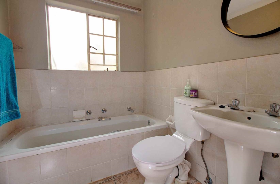 2 Bedroom Property for Sale in Wilgeheuwel Gauteng