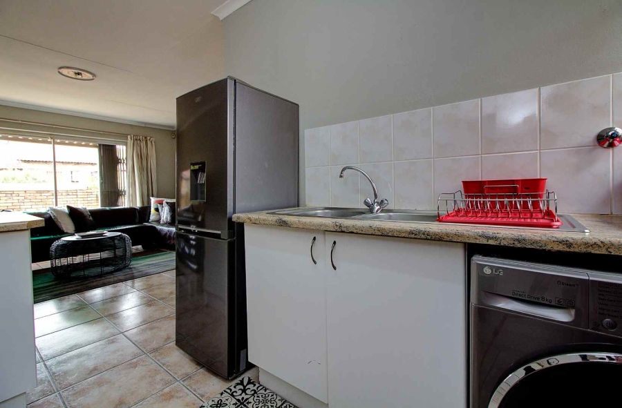 2 Bedroom Property for Sale in Wilgeheuwel Gauteng