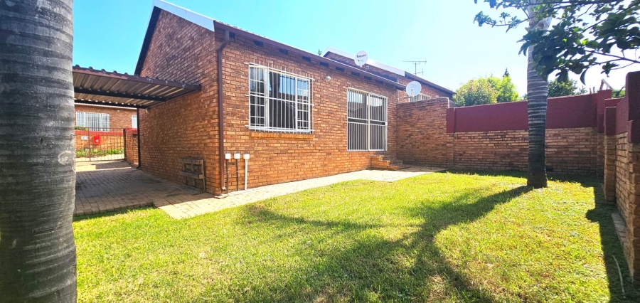 2 Bedroom Property for Sale in Honeydew Ridge Gauteng