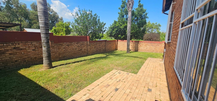 2 Bedroom Property for Sale in Honeydew Ridge Gauteng