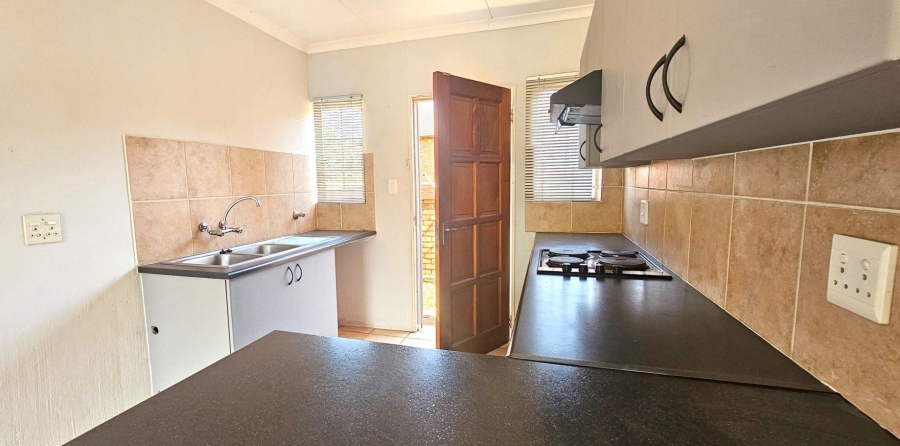 2 Bedroom Property for Sale in Honeydew Ridge Gauteng