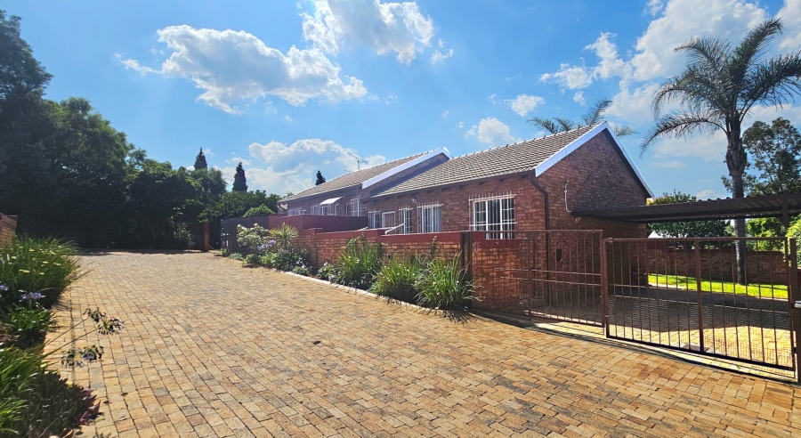 2 Bedroom Property for Sale in Honeydew Ridge Gauteng