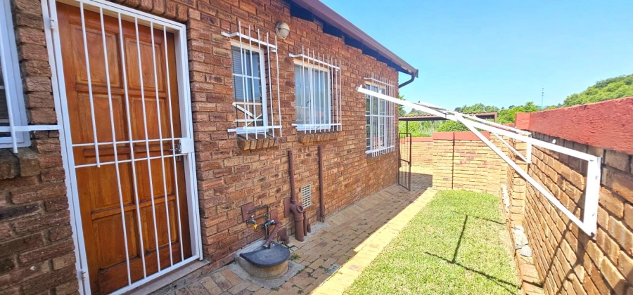 2 Bedroom Property for Sale in Honeydew Ridge Gauteng