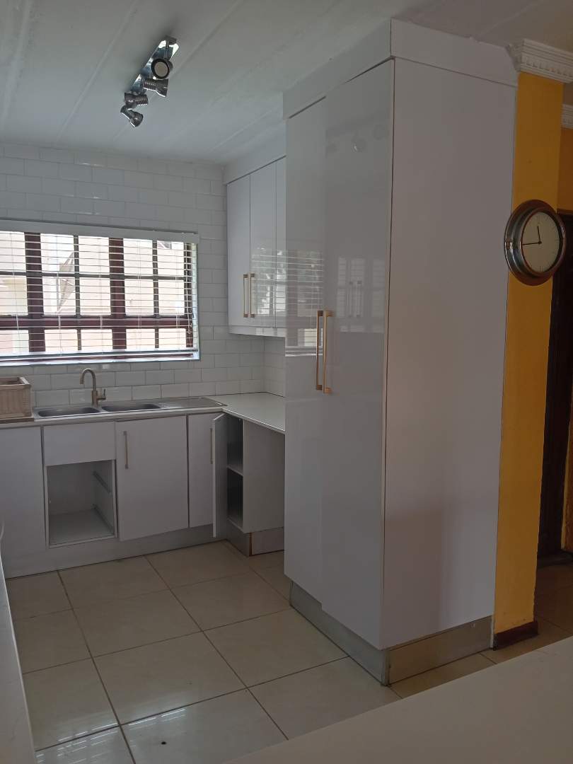 To Let 3 Bedroom Property for Rent in Dowerglen Gauteng