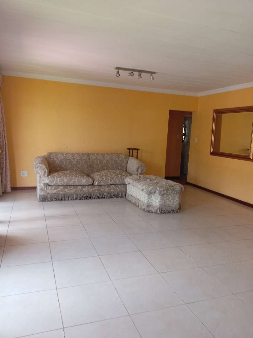 To Let 3 Bedroom Property for Rent in Dowerglen Gauteng