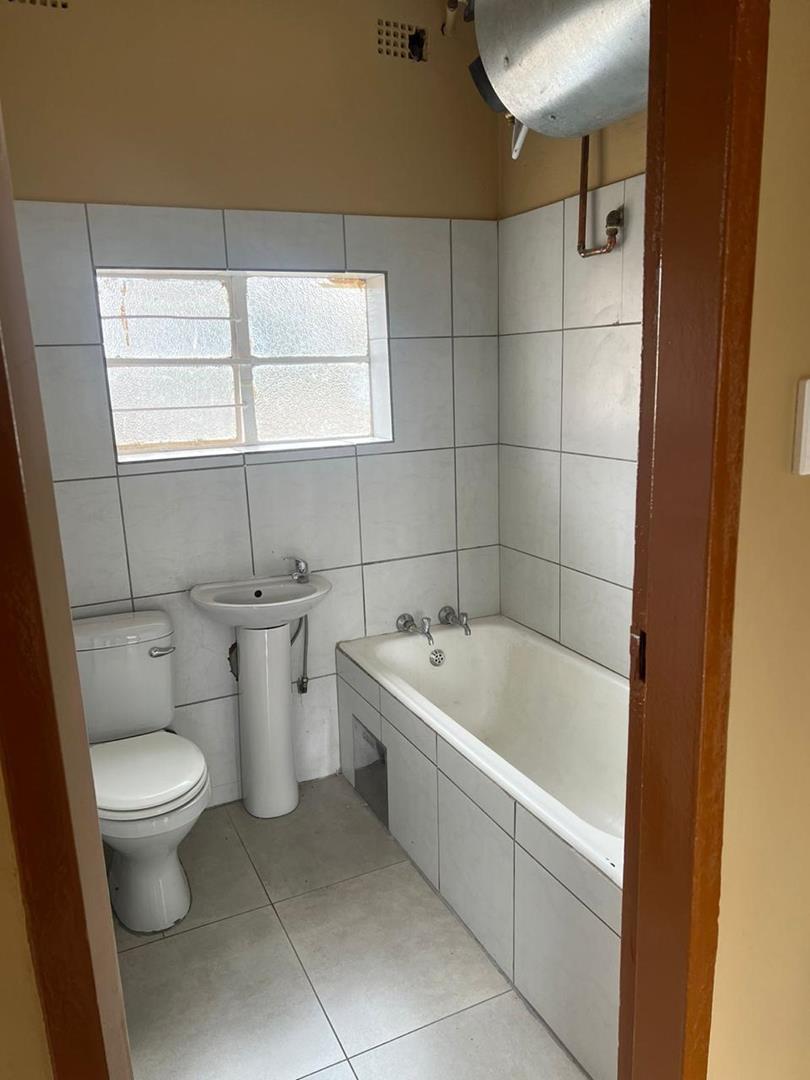 To Let 2 Bedroom Property for Rent in Rosettenville Gauteng