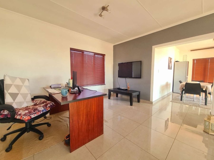 To Let 2 Bedroom Property for Rent in Solheim Gauteng