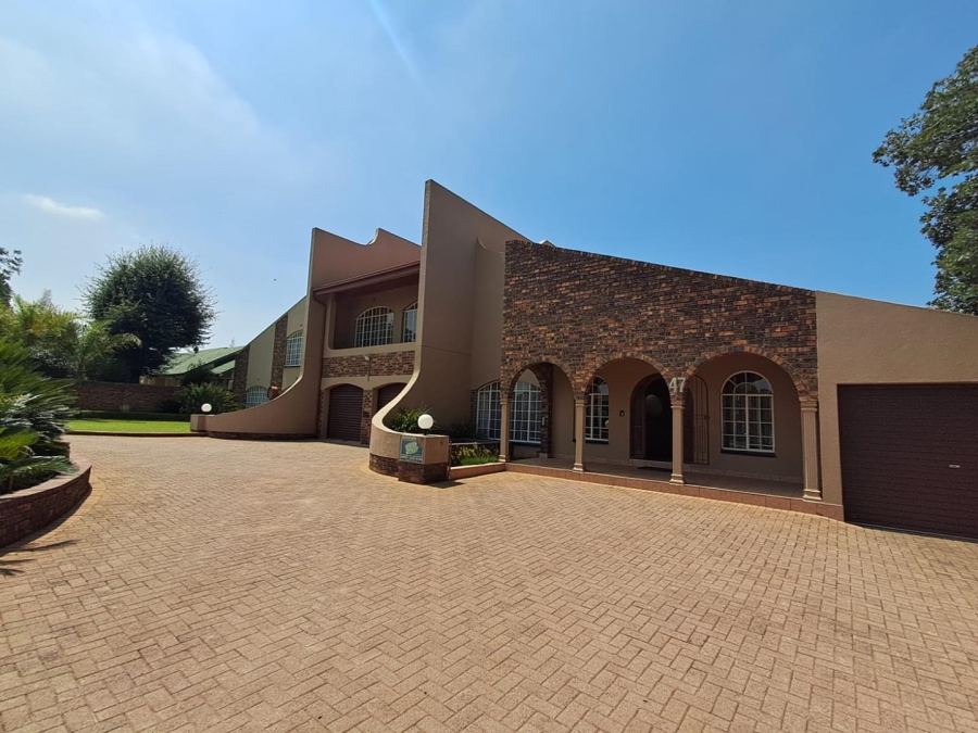 5 Bedroom Property for Sale in Brackenhurst Gauteng