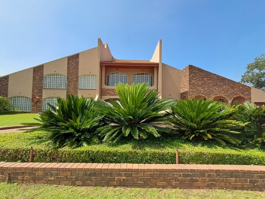 5 Bedroom Property for Sale in Brackenhurst Gauteng