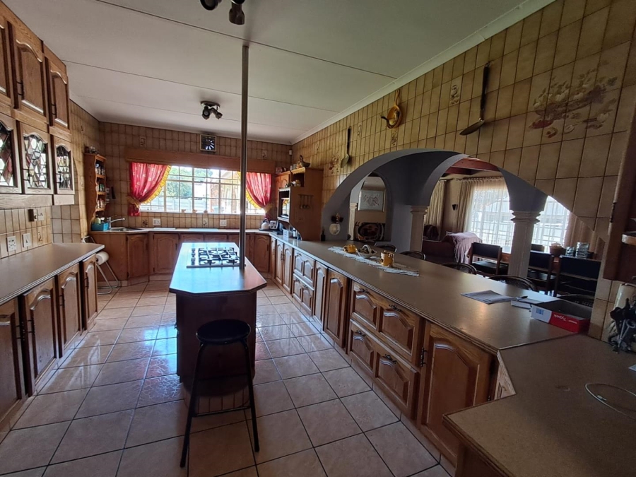 5 Bedroom Property for Sale in Brackenhurst Gauteng