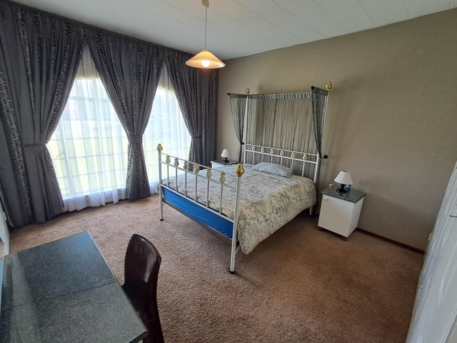 5 Bedroom Property for Sale in Brackenhurst Gauteng