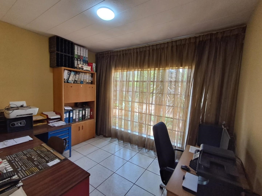 5 Bedroom Property for Sale in Brackenhurst Gauteng