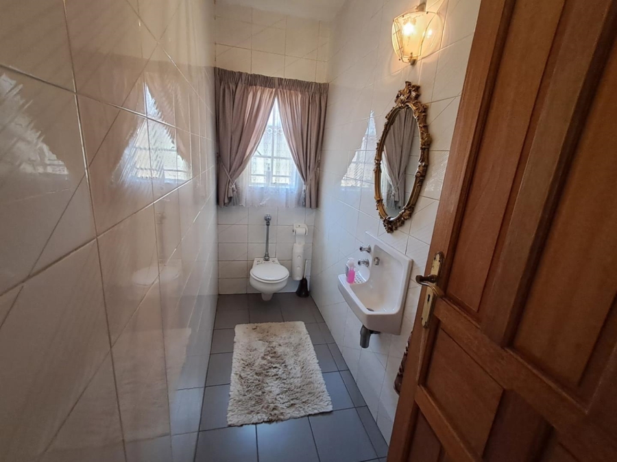 5 Bedroom Property for Sale in Brackenhurst Gauteng