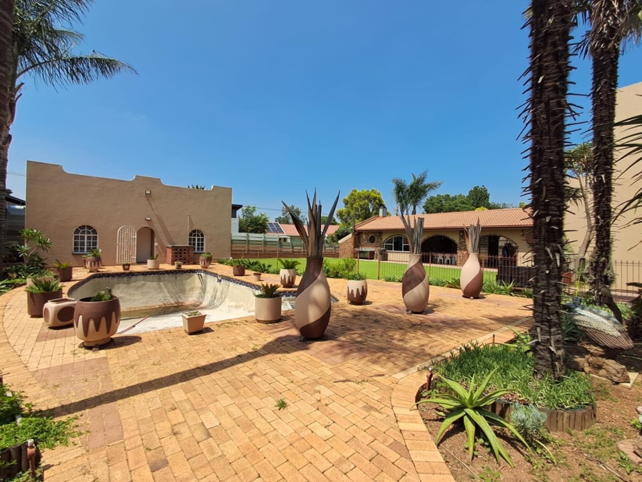 5 Bedroom Property for Sale in Brackenhurst Gauteng