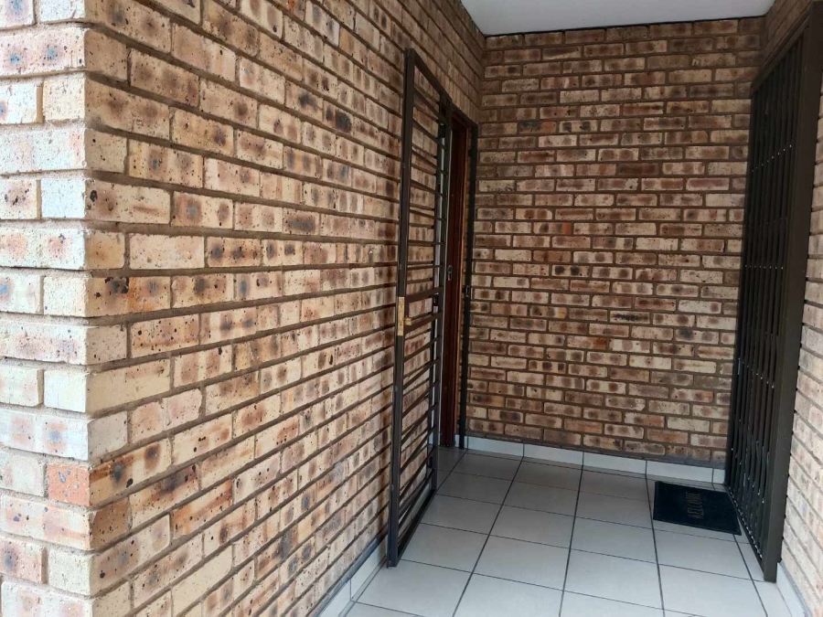 2 Bedroom Property for Sale in South Crest Gauteng