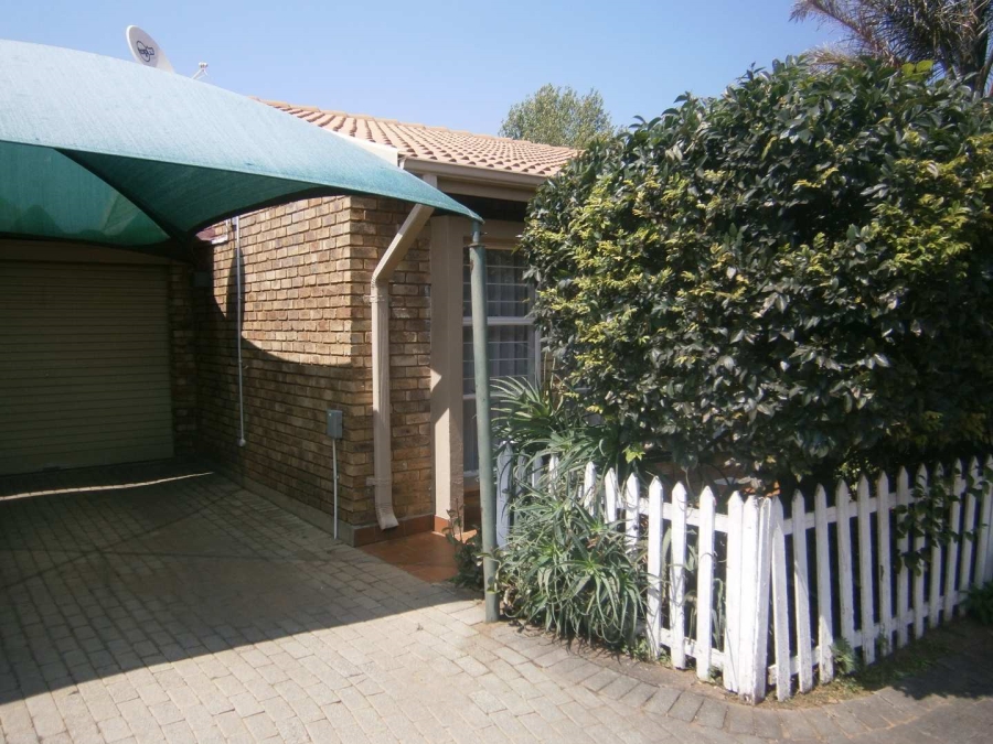 3 Bedroom Property for Sale in Brackendowns Gauteng