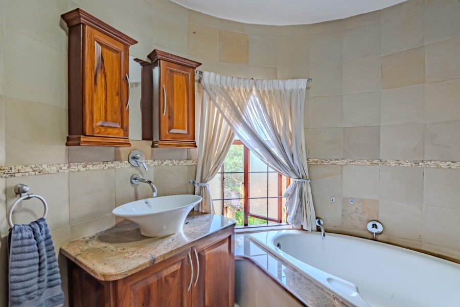 5 Bedroom Property for Sale in Garsfontein Gauteng