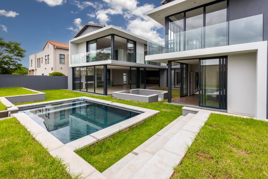 6 Bedroom Property for Sale in Copperleaf Estate Gauteng