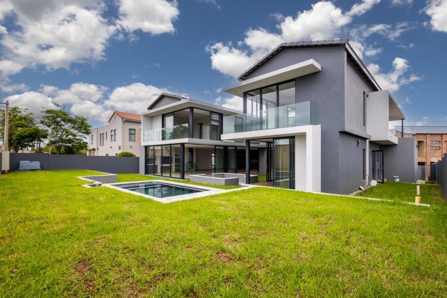 6 Bedroom Property for Sale in Copperleaf Estate Gauteng