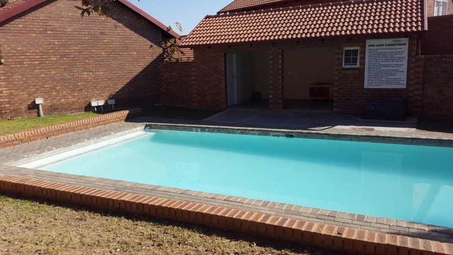 2 Bedroom Property for Sale in The Reeds Gauteng