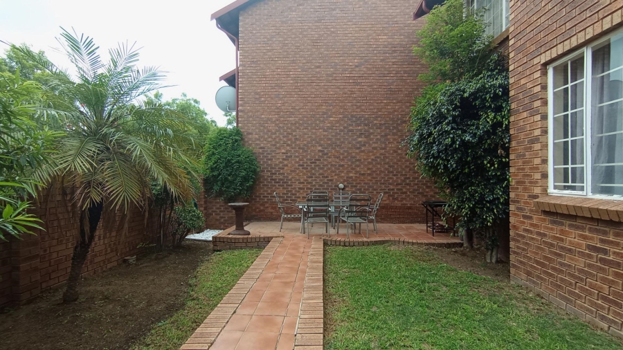 2 Bedroom Property for Sale in The Reeds Gauteng