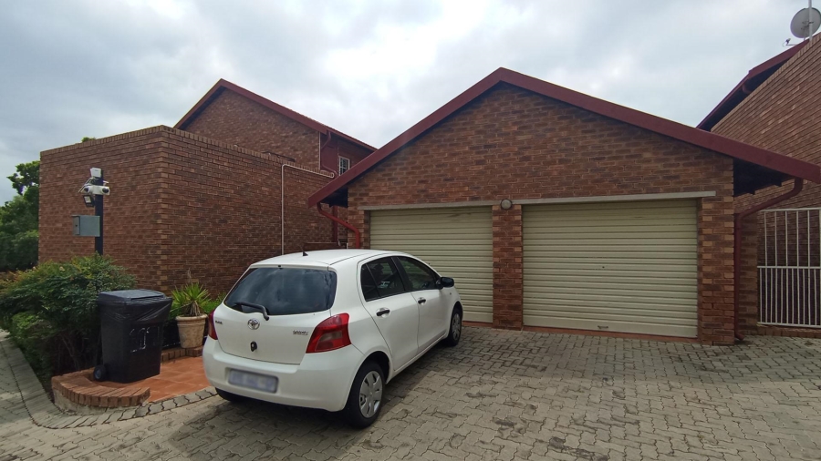 2 Bedroom Property for Sale in The Reeds Gauteng