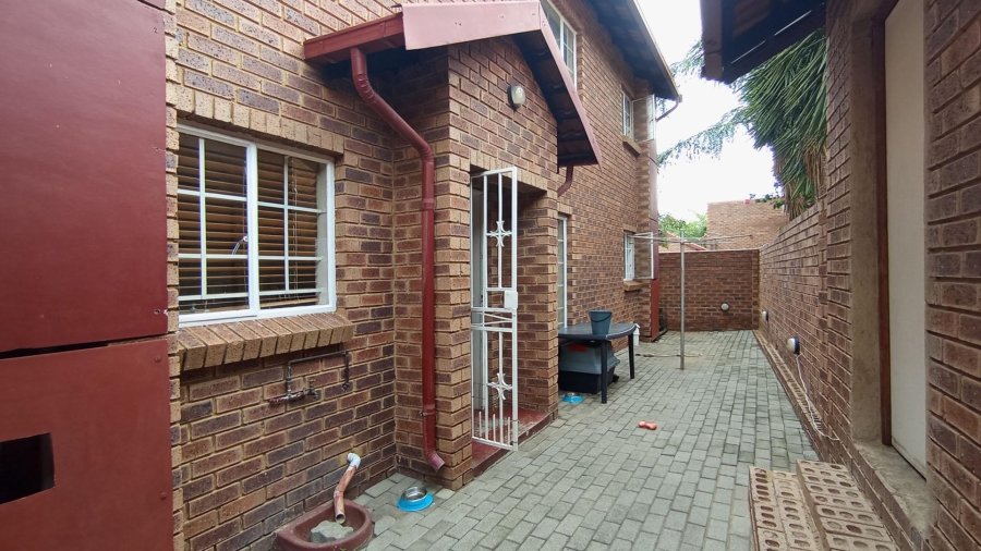 2 Bedroom Property for Sale in The Reeds Gauteng