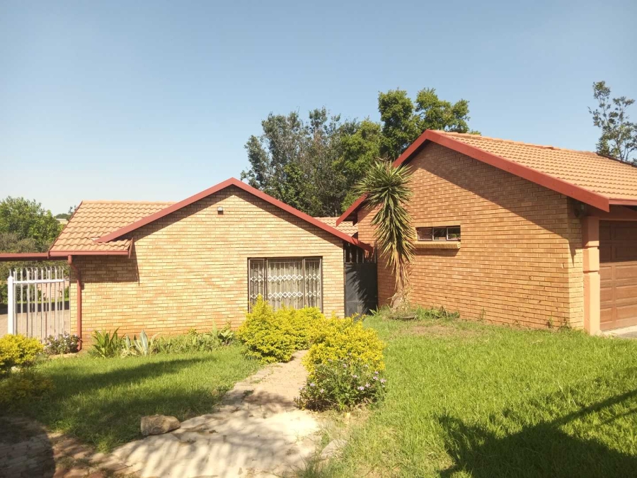 To Let 3 Bedroom Property for Rent in Country View Gauteng