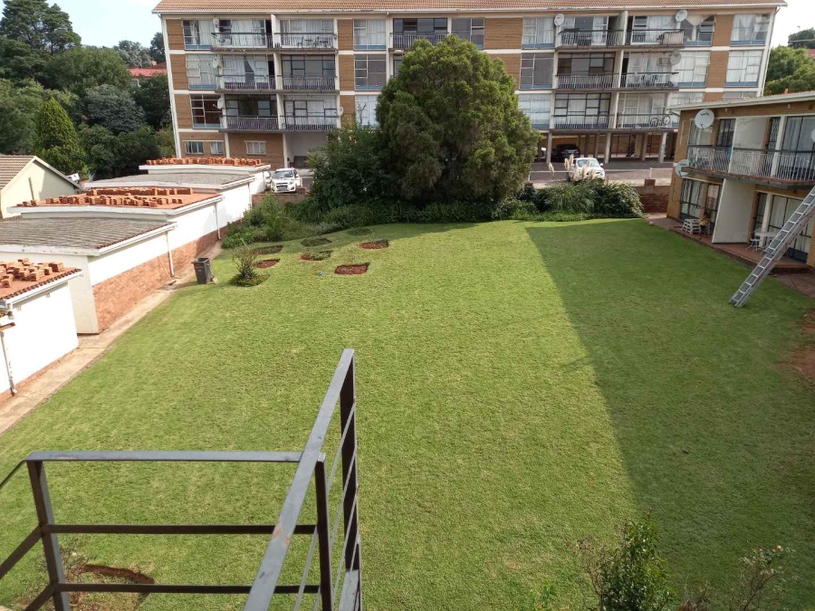 To Let 1 Bedroom Property for Rent in Kloofendal Gauteng