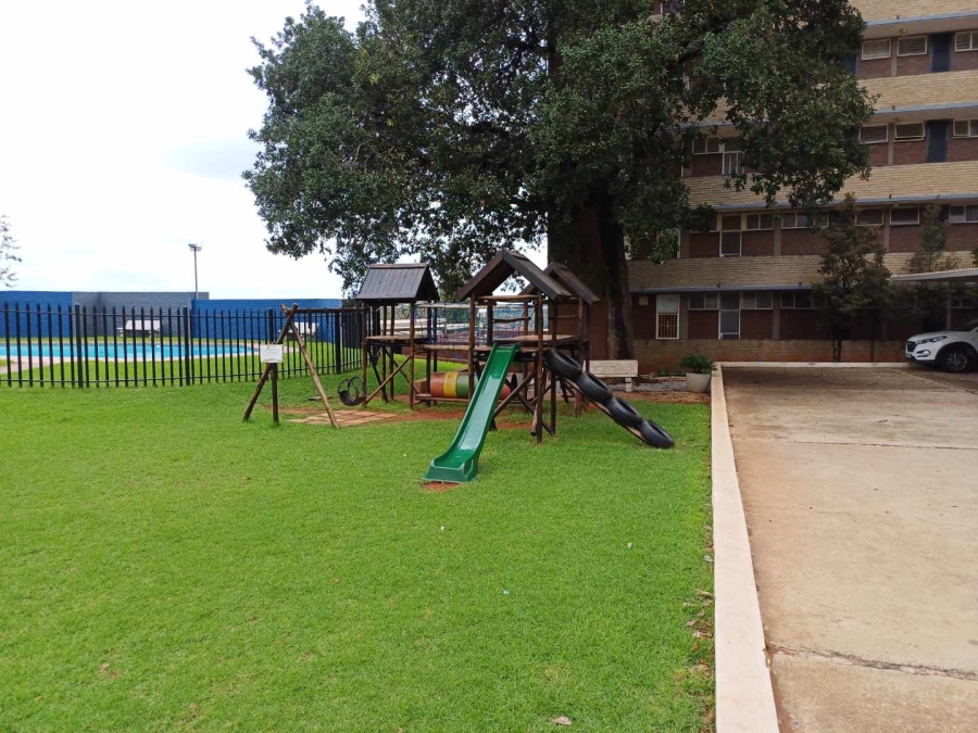 To Let 2 Bedroom Property for Rent in Honeyhills Gauteng