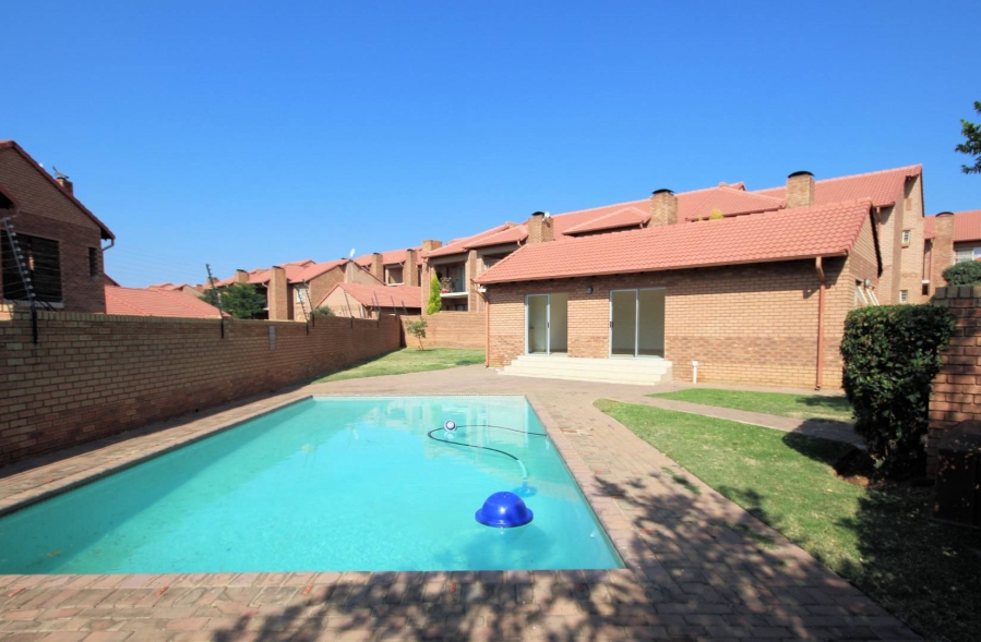 To Let 2 Bedroom Property for Rent in Hazeldean Gauteng