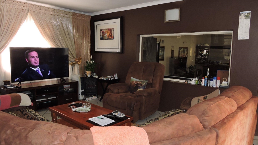 4 Bedroom Property for Sale in Faerie Glen Gauteng