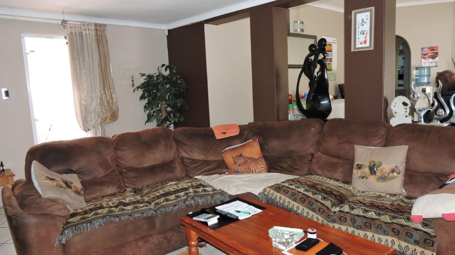 4 Bedroom Property for Sale in Faerie Glen Gauteng