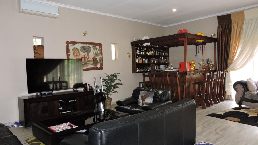 4 Bedroom Property for Sale in Faerie Glen Gauteng